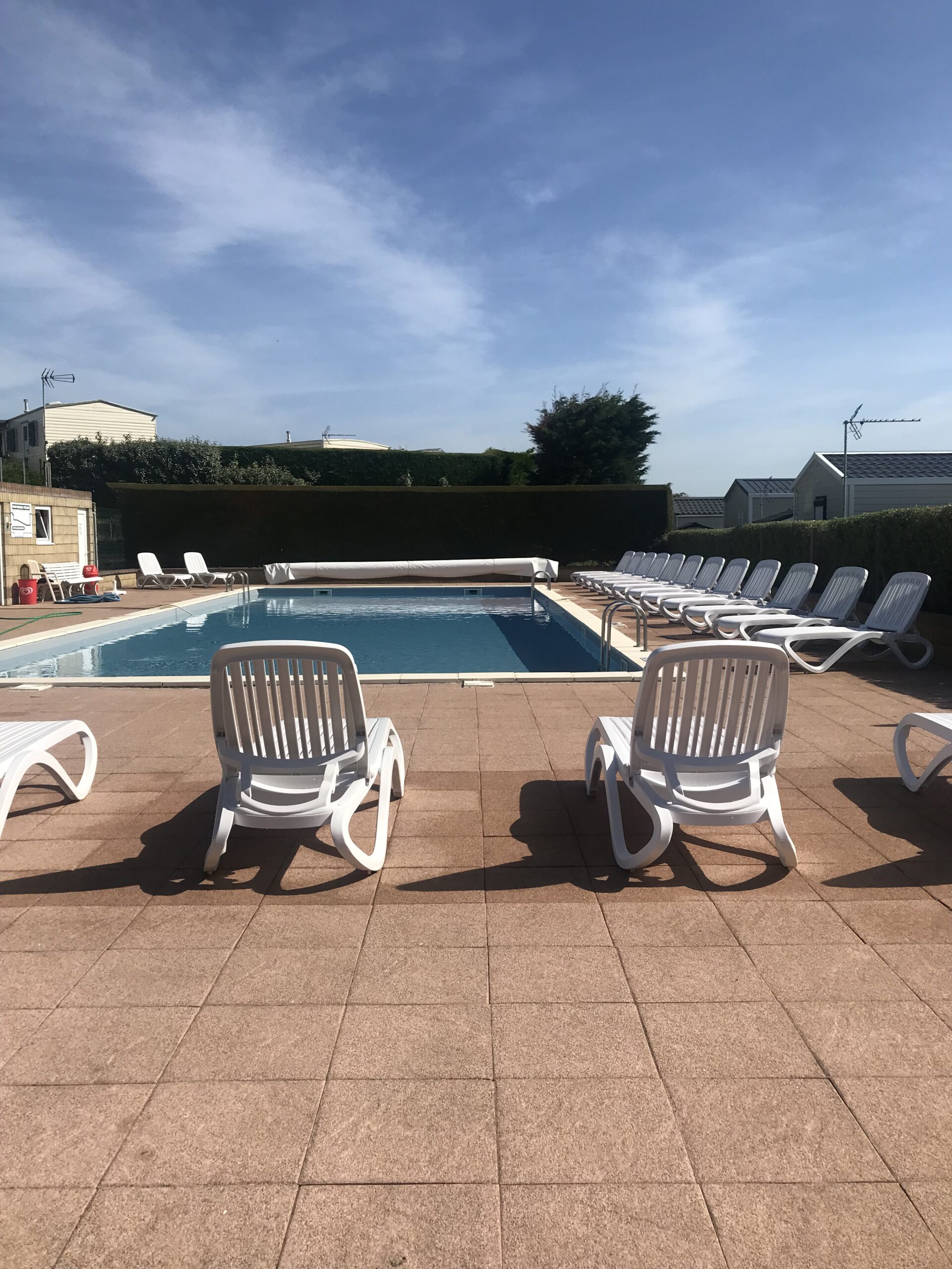 Camping à Bayeux, en Normandie, avec piscine chauffée au bord de la mer